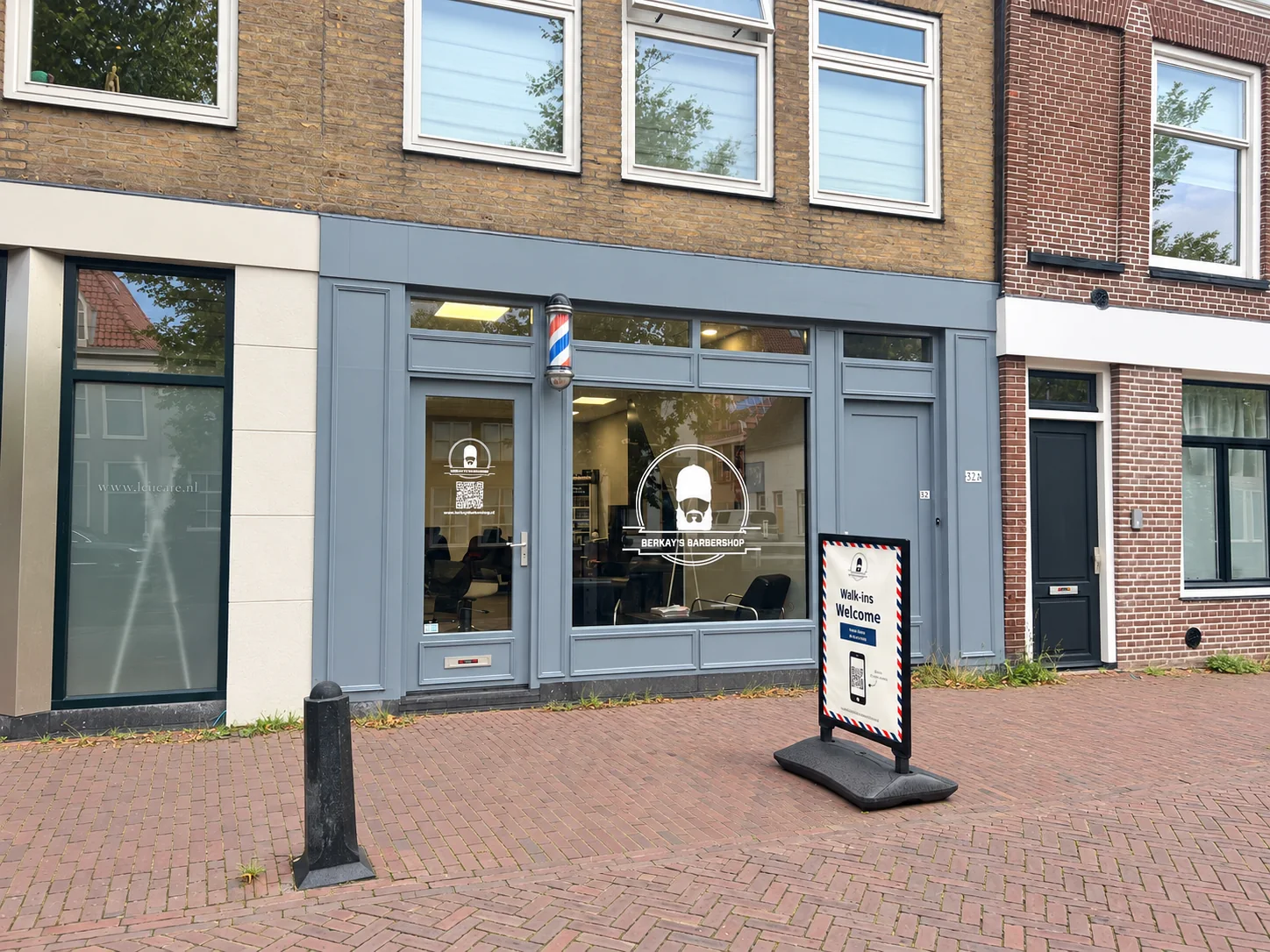 Gevel van Berkay's Barbershop aan Nieuwland 32 in Hoorn Centrum